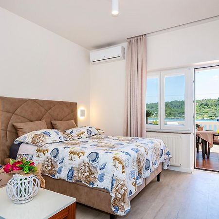 Apartment Bilice Beach Bagian luar foto
