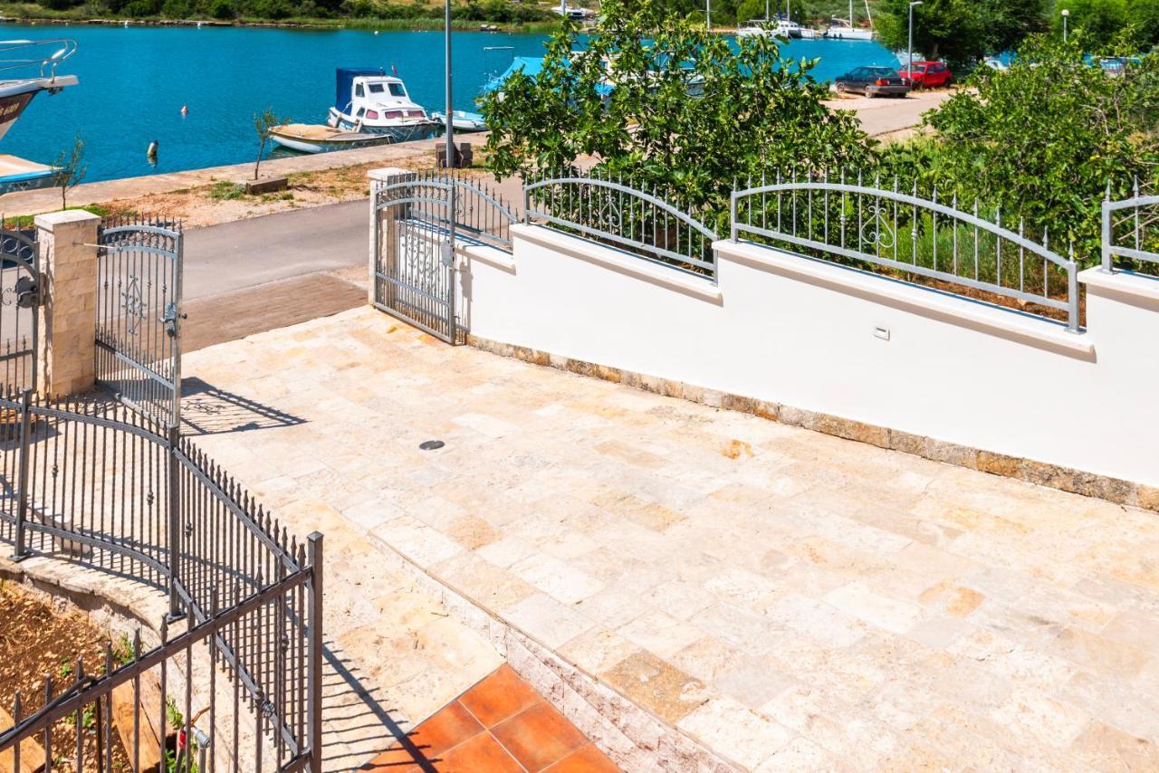 Apartment Bilice Beach Bagian luar foto