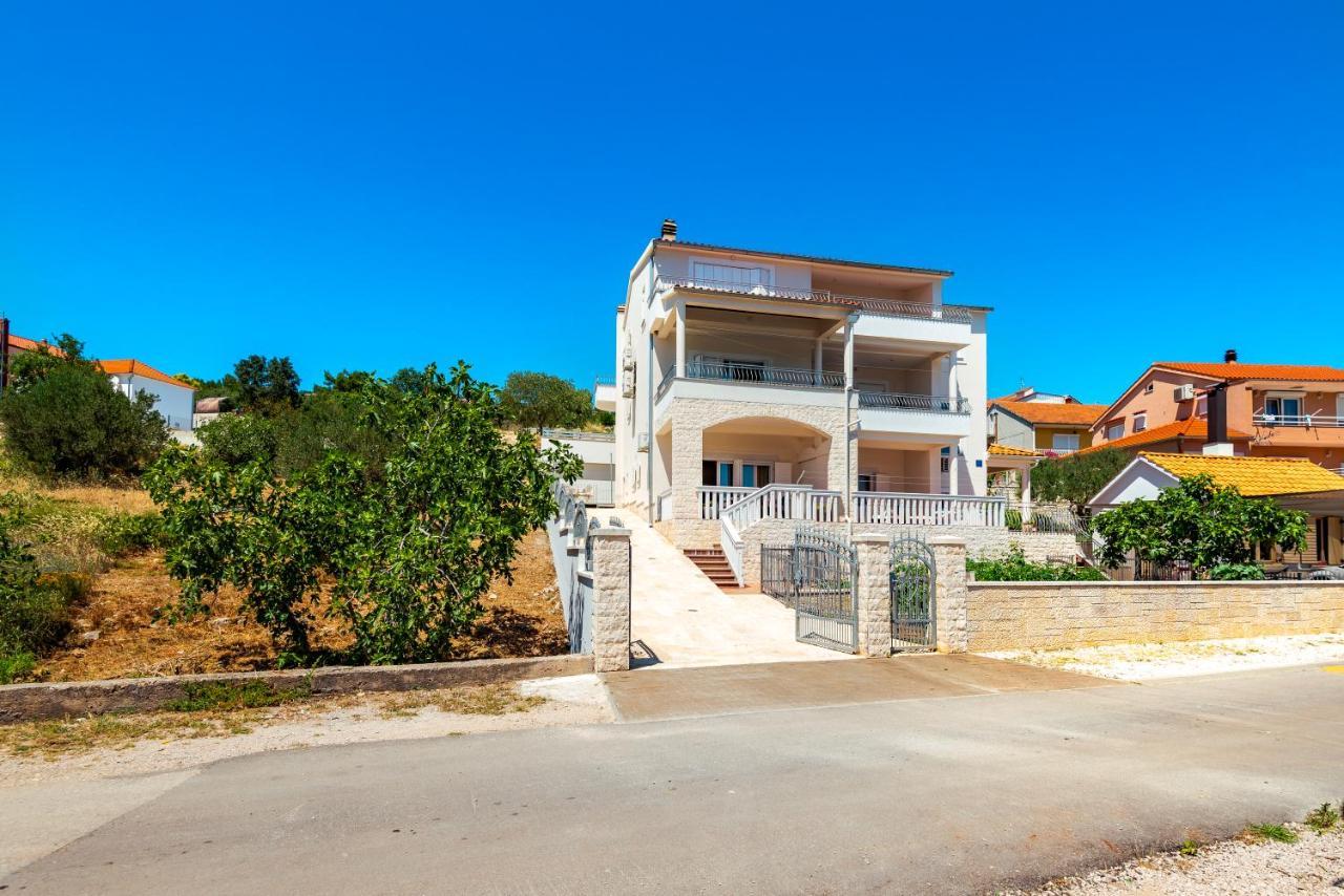 Apartment Bilice Beach Bagian luar foto