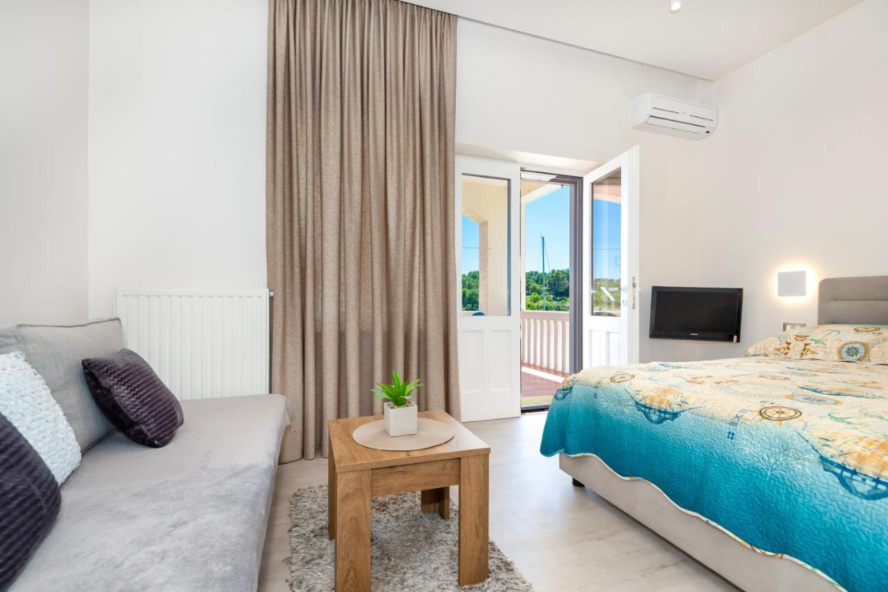 Apartment Bilice Beach Bagian luar foto