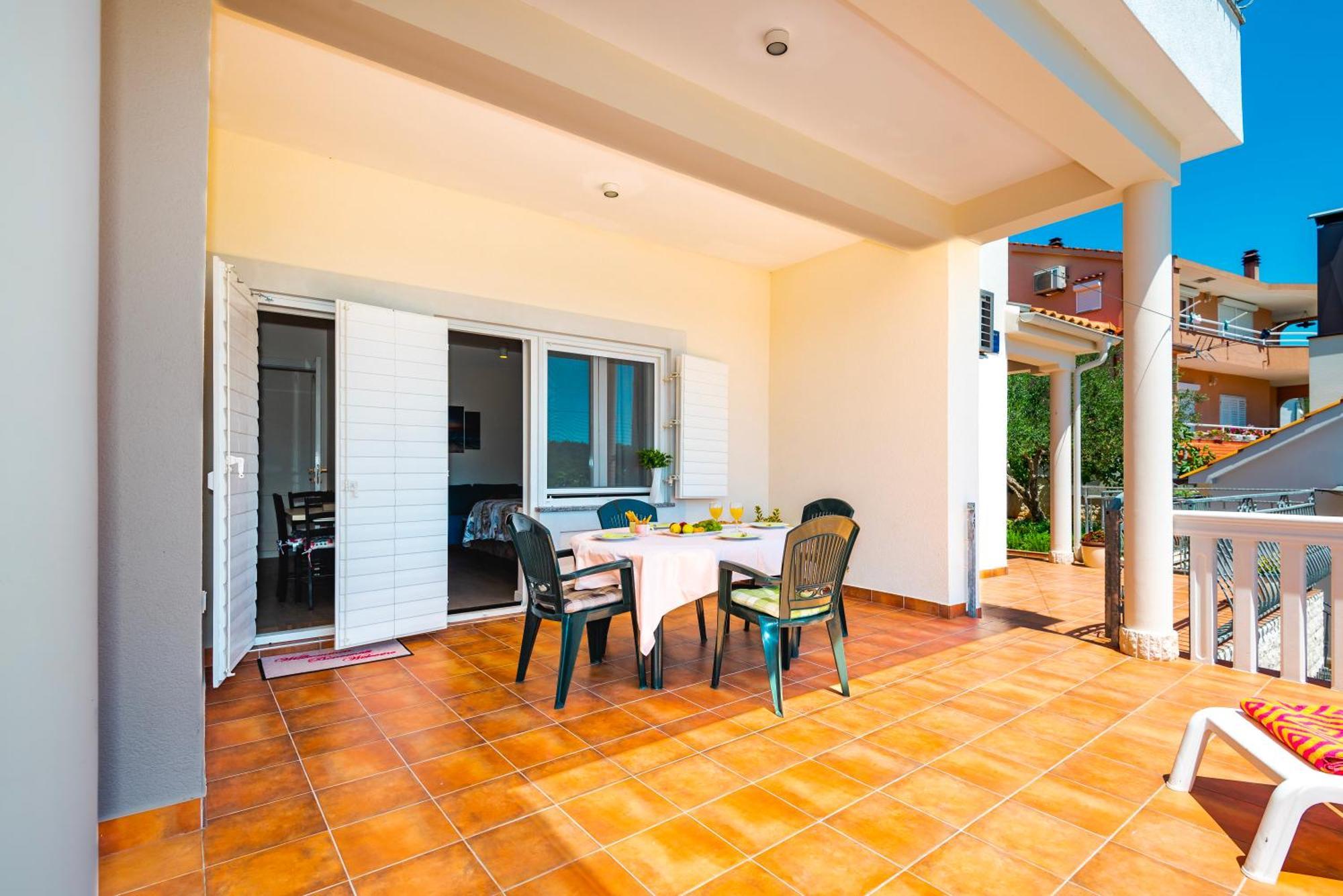Apartment Bilice Beach Bagian luar foto