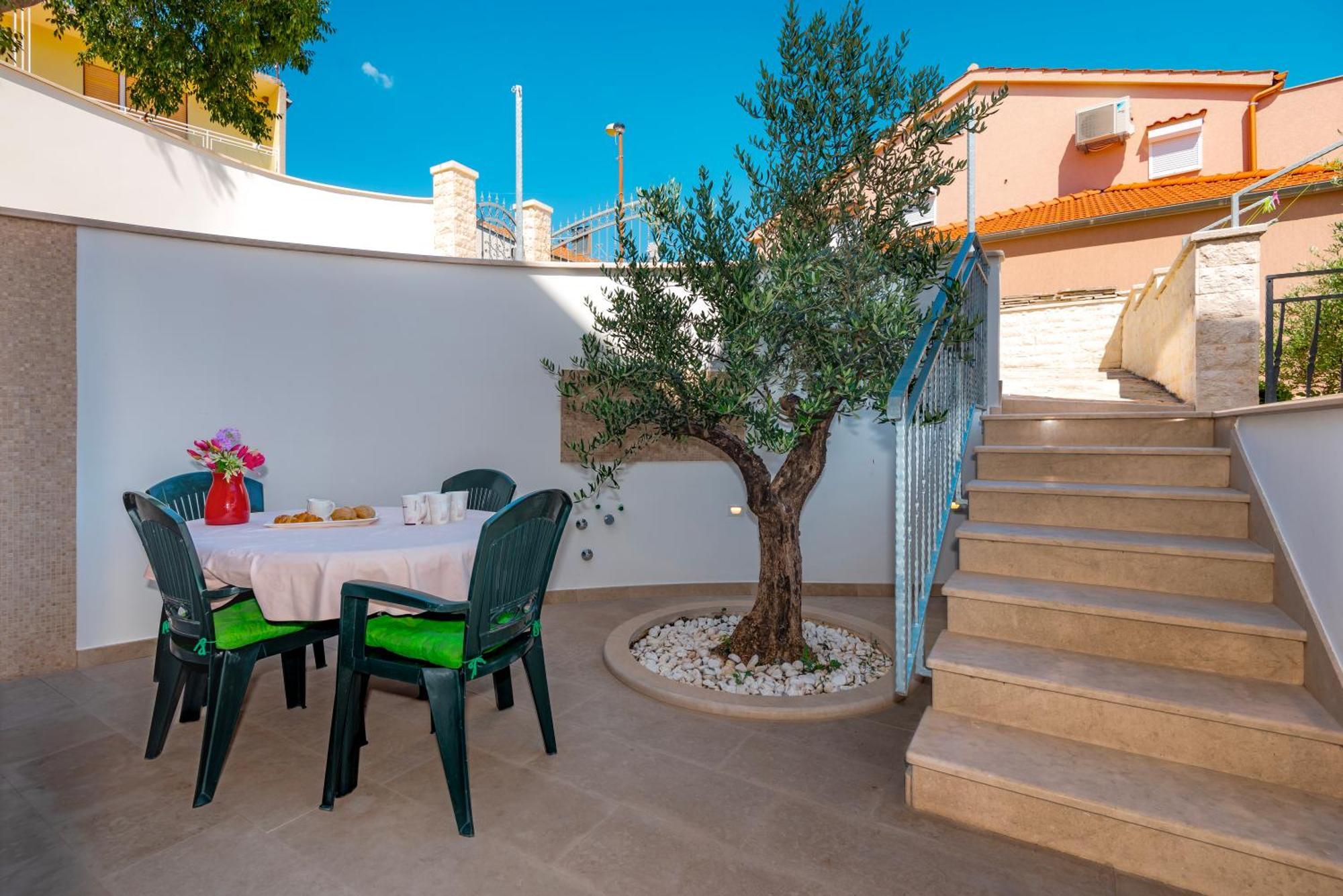 Apartment Bilice Beach Bagian luar foto