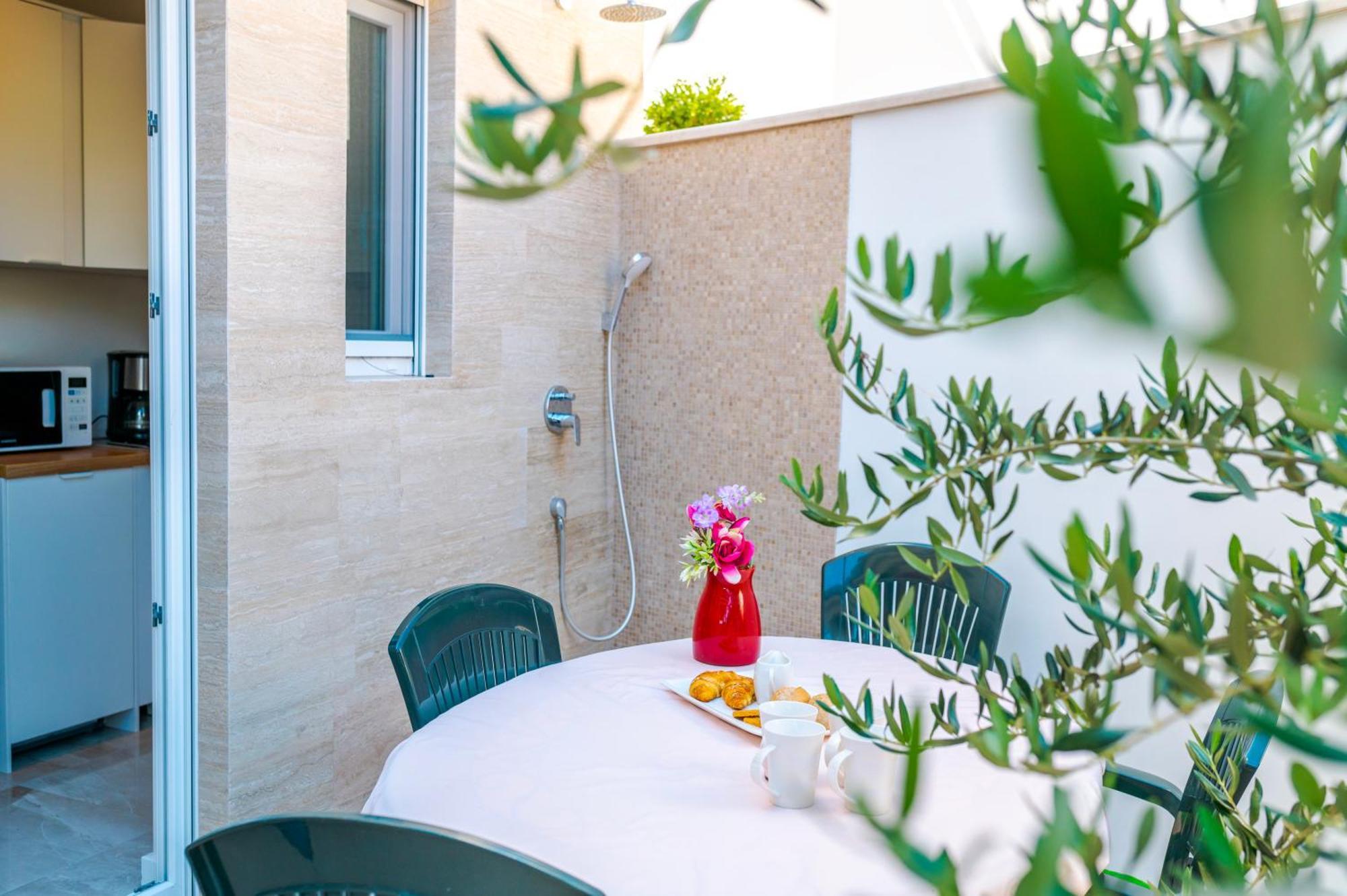 Apartment Bilice Beach Bagian luar foto