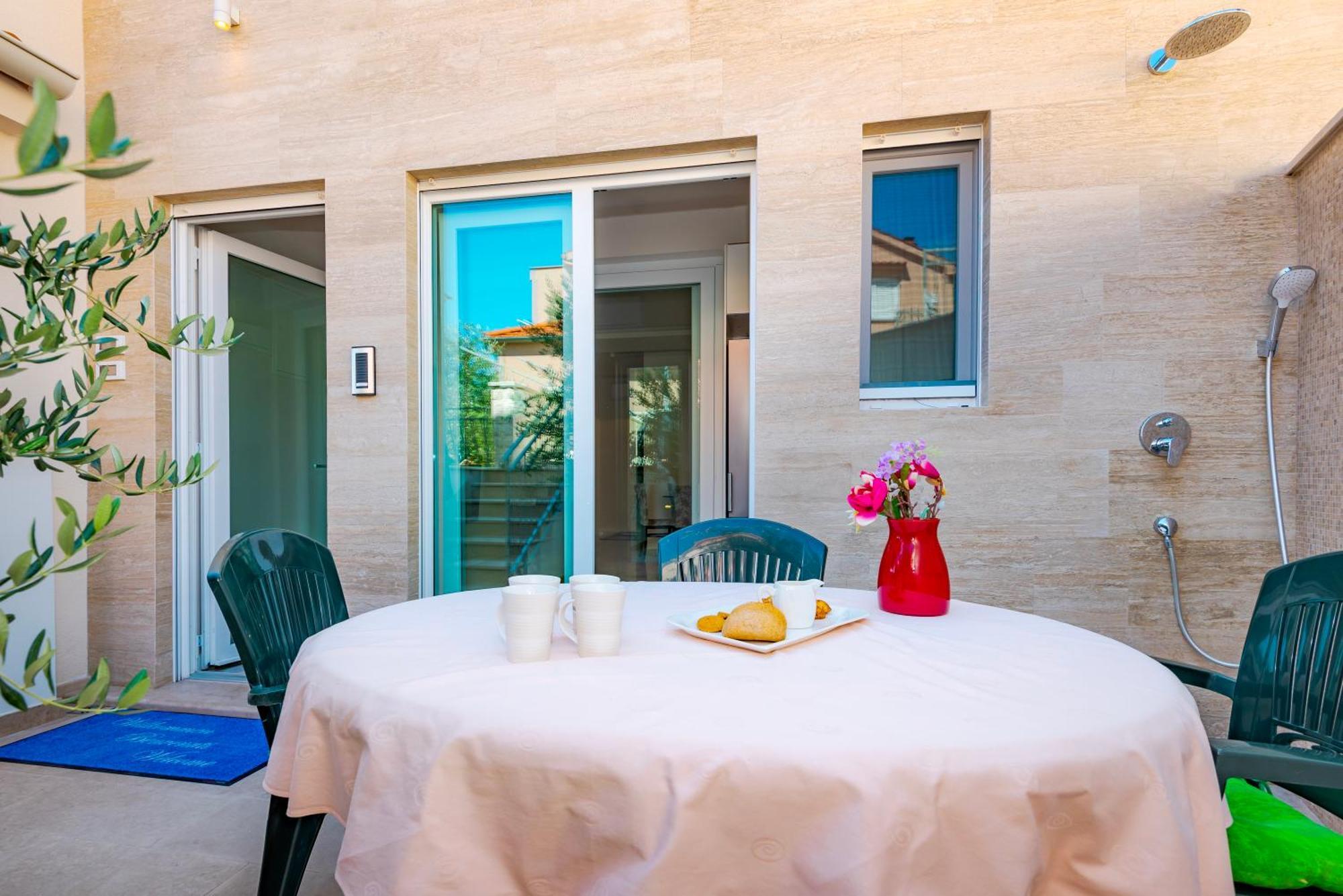 Apartment Bilice Beach Bagian luar foto