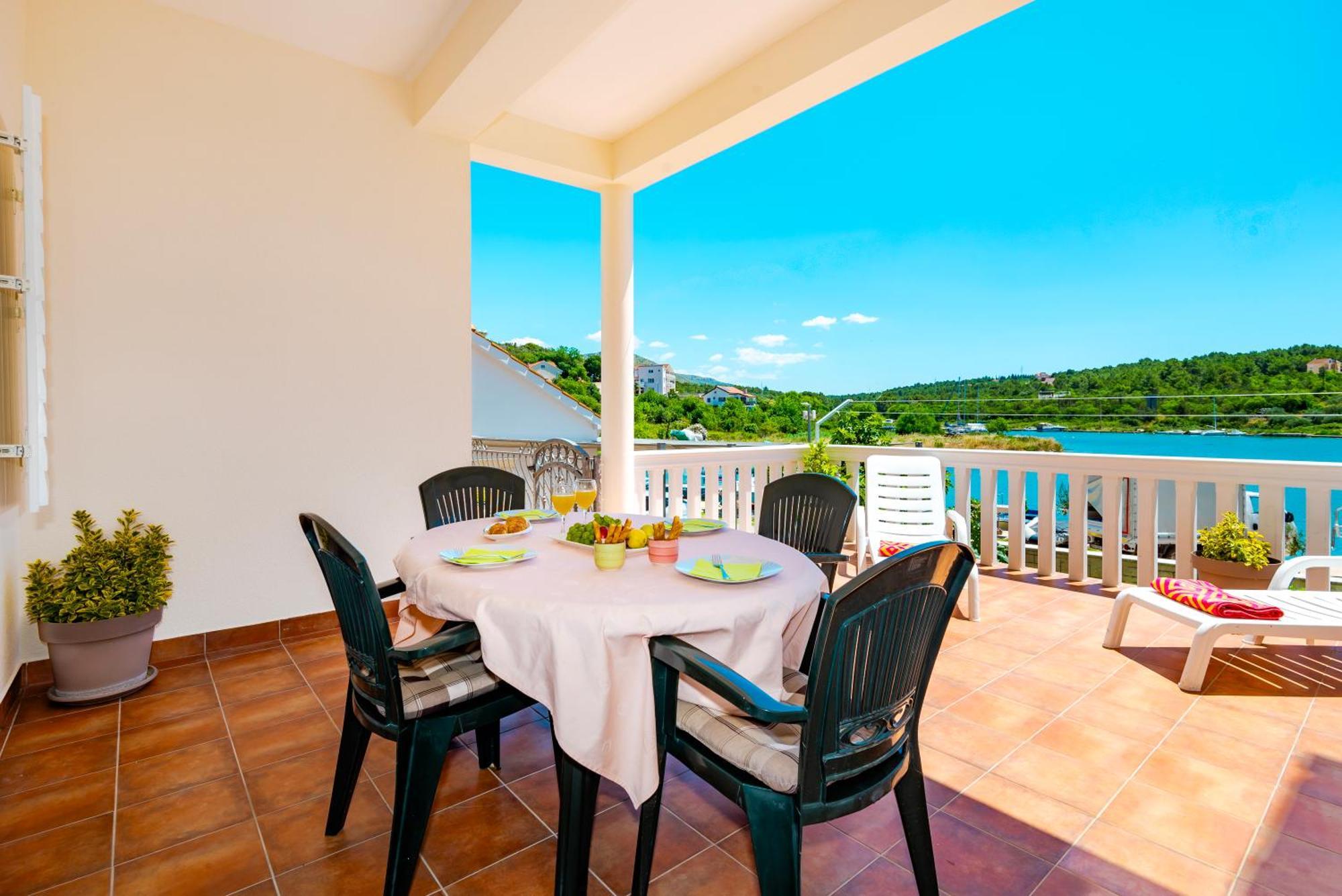 Apartment Bilice Beach Bagian luar foto