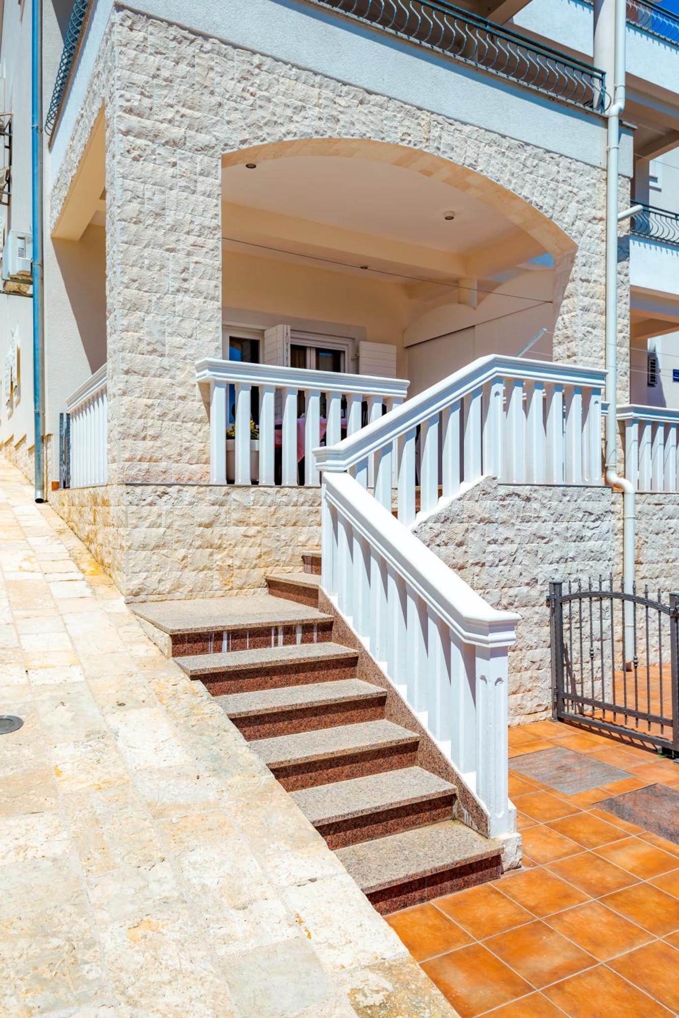 Apartment Bilice Beach Bagian luar foto