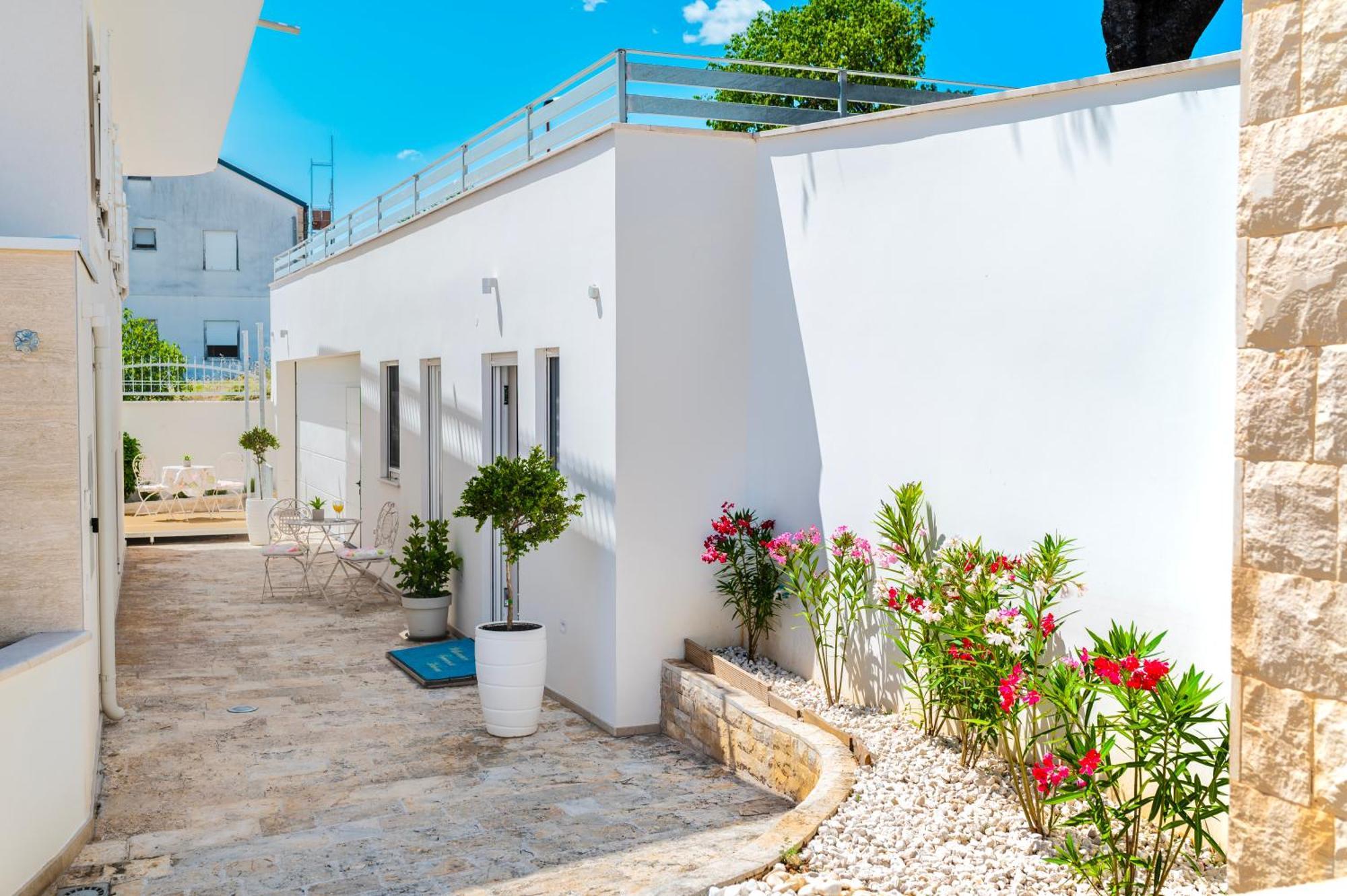 Apartment Bilice Beach Bagian luar foto
