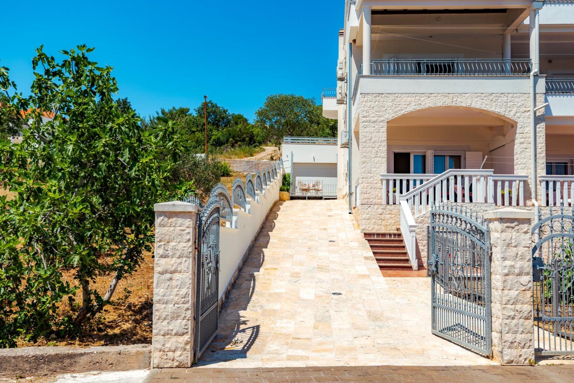 Apartment Bilice Beach Bagian luar foto